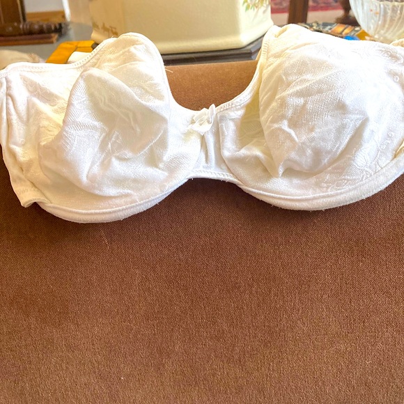 Vintage Vanity Fair white underwire bra. 34D - Picture 1 of 6